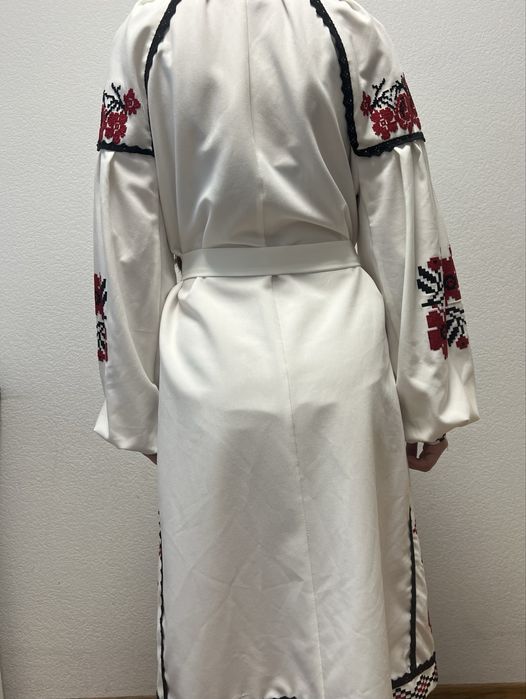 вишита сукня червоний орнамент