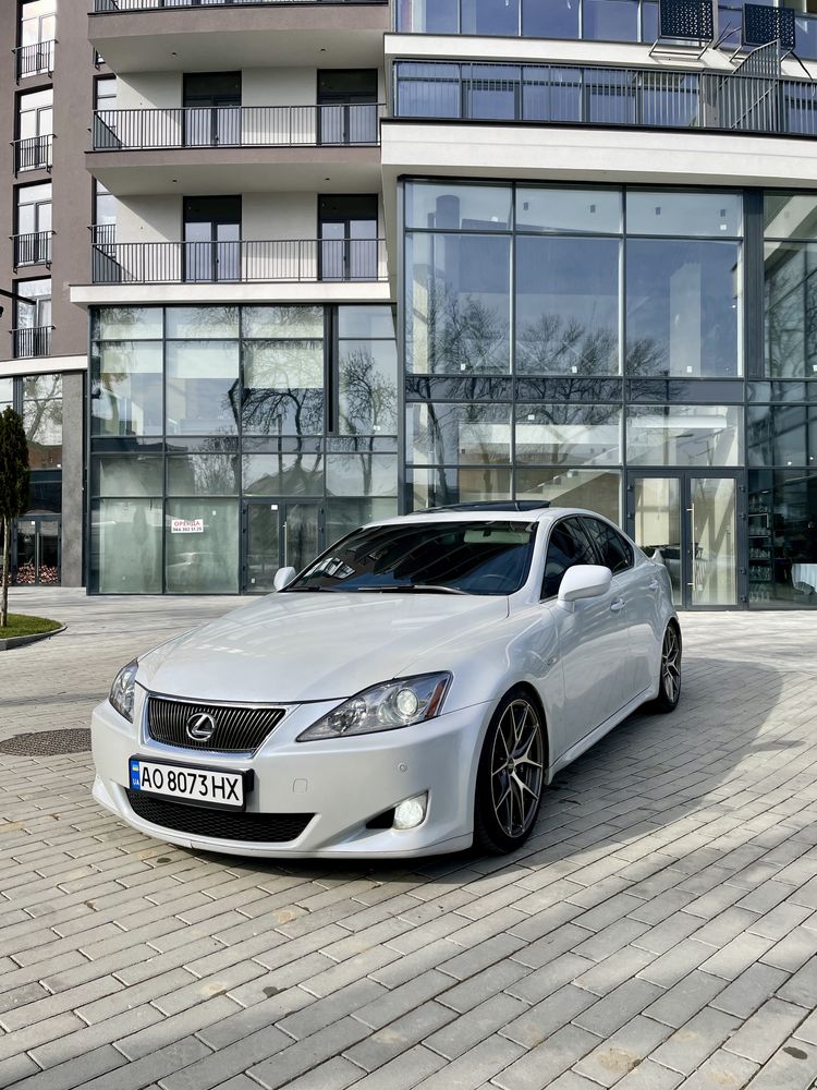 Продам Lexus IS300