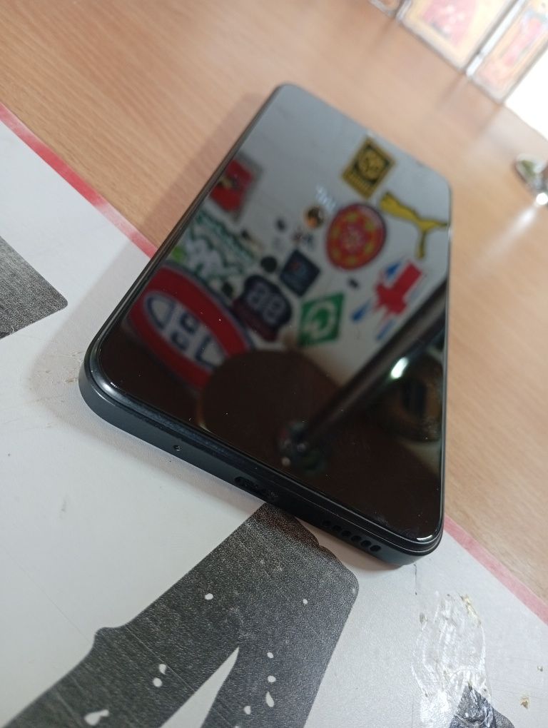 Телефон Xiaomi Poco M5 4+4/128Gb в состоянии нового