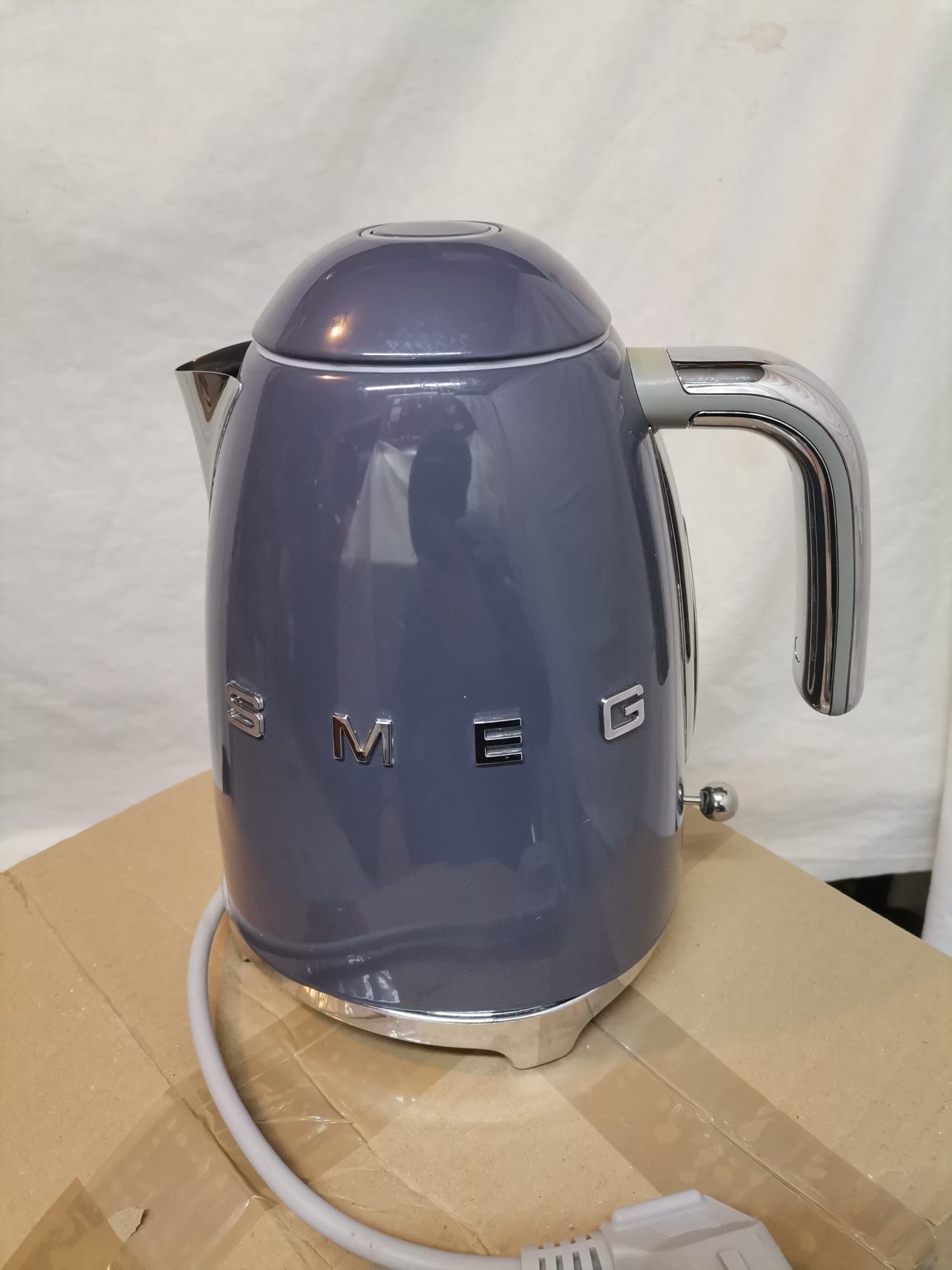 Czajnik elektryczny Smeg z regulacją temperatury KLFO4