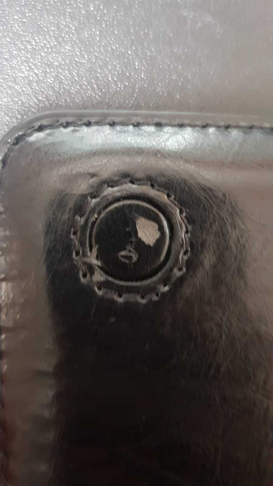 Skórzane etui na telefon i karty płatnicze