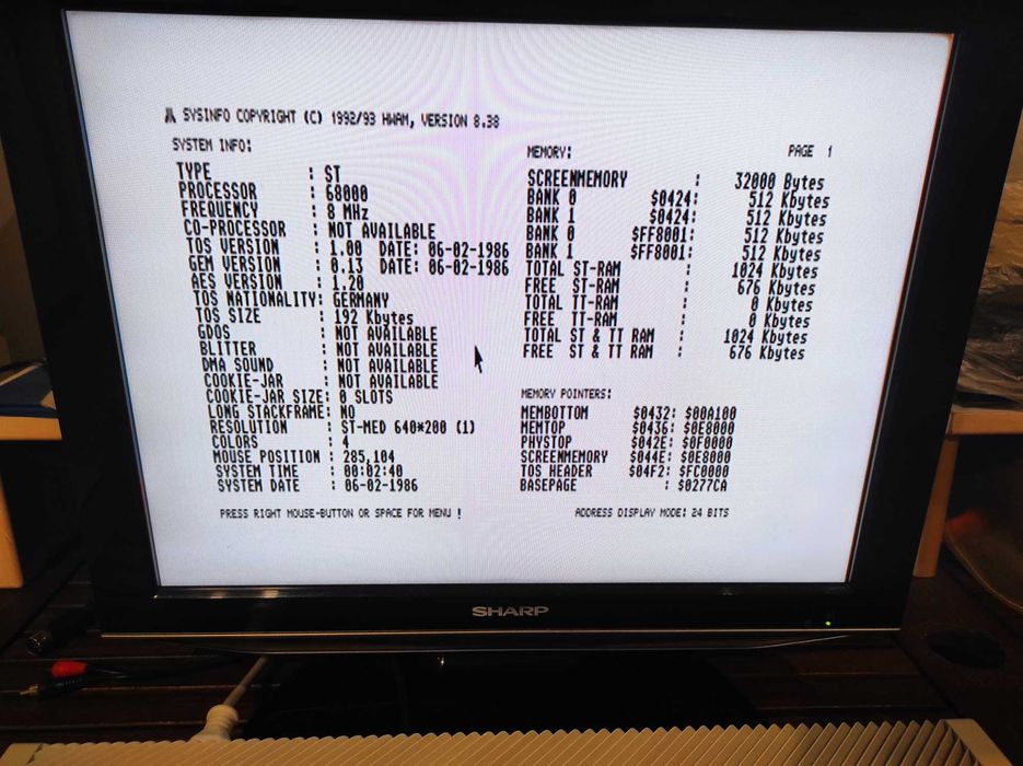 Atari 1040STF w bardzo ładnym stanie. Wersja Red Led!