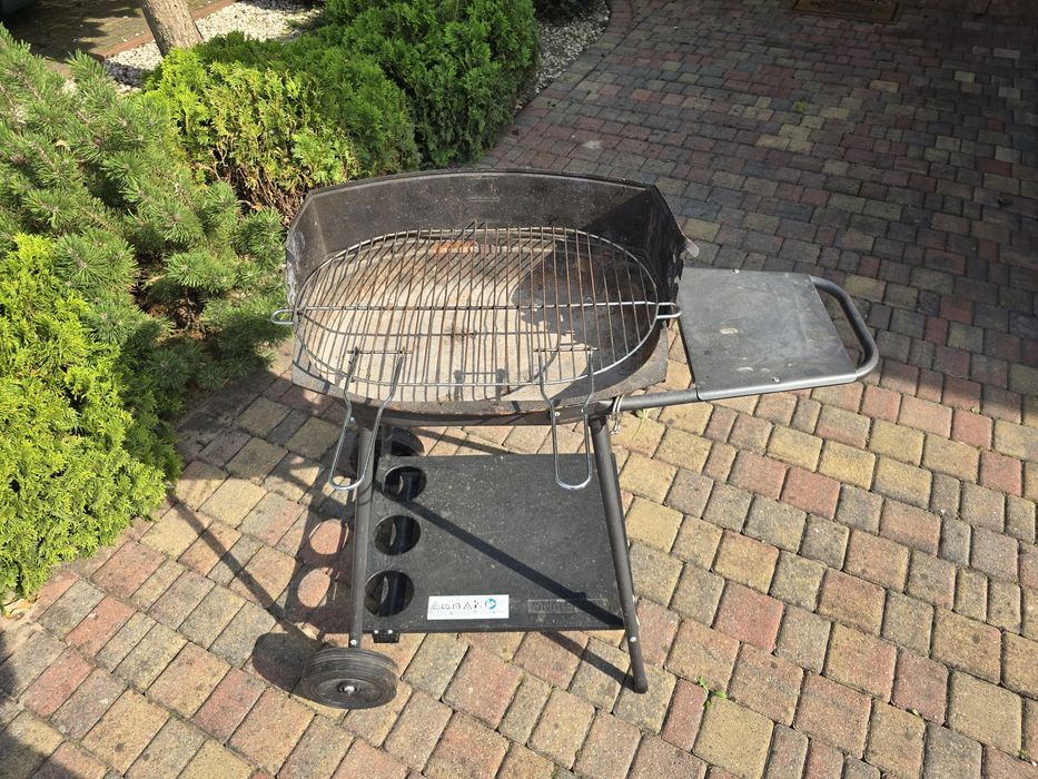 Używany grill ogrodowy
