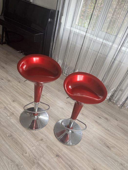 Барний стул червоний