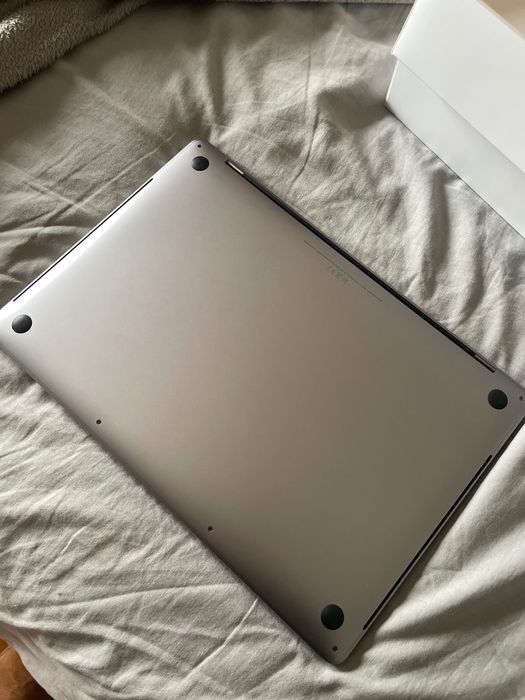 MacBook Pro 15,4" 2017 Touch Bar – i7, 16 GB RAM, 1 TB, bateria nova