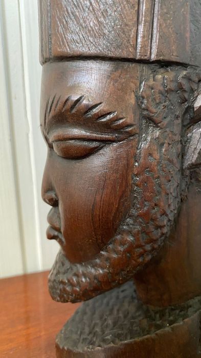 Arte africana busto em madeira
