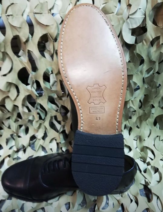 Sapatos pretos e brancos de gala Exército/Colegio militar/pupilos do e