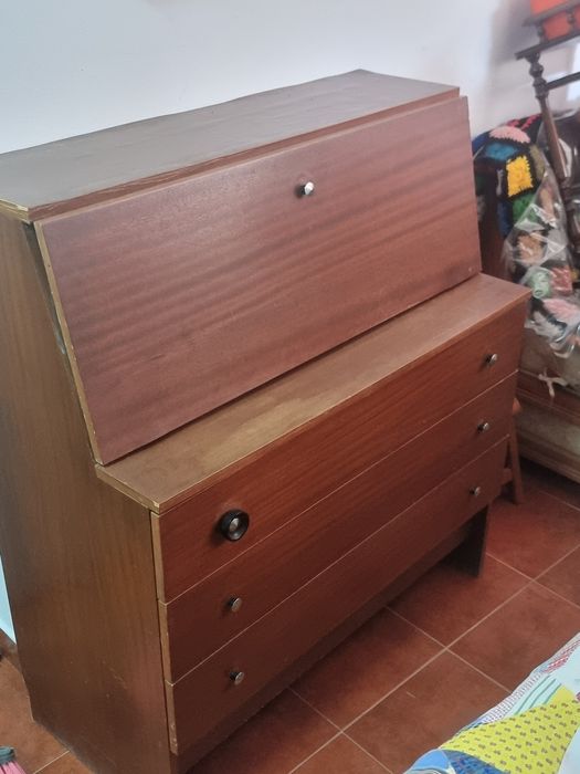 Cómoda Antiga em Madeira