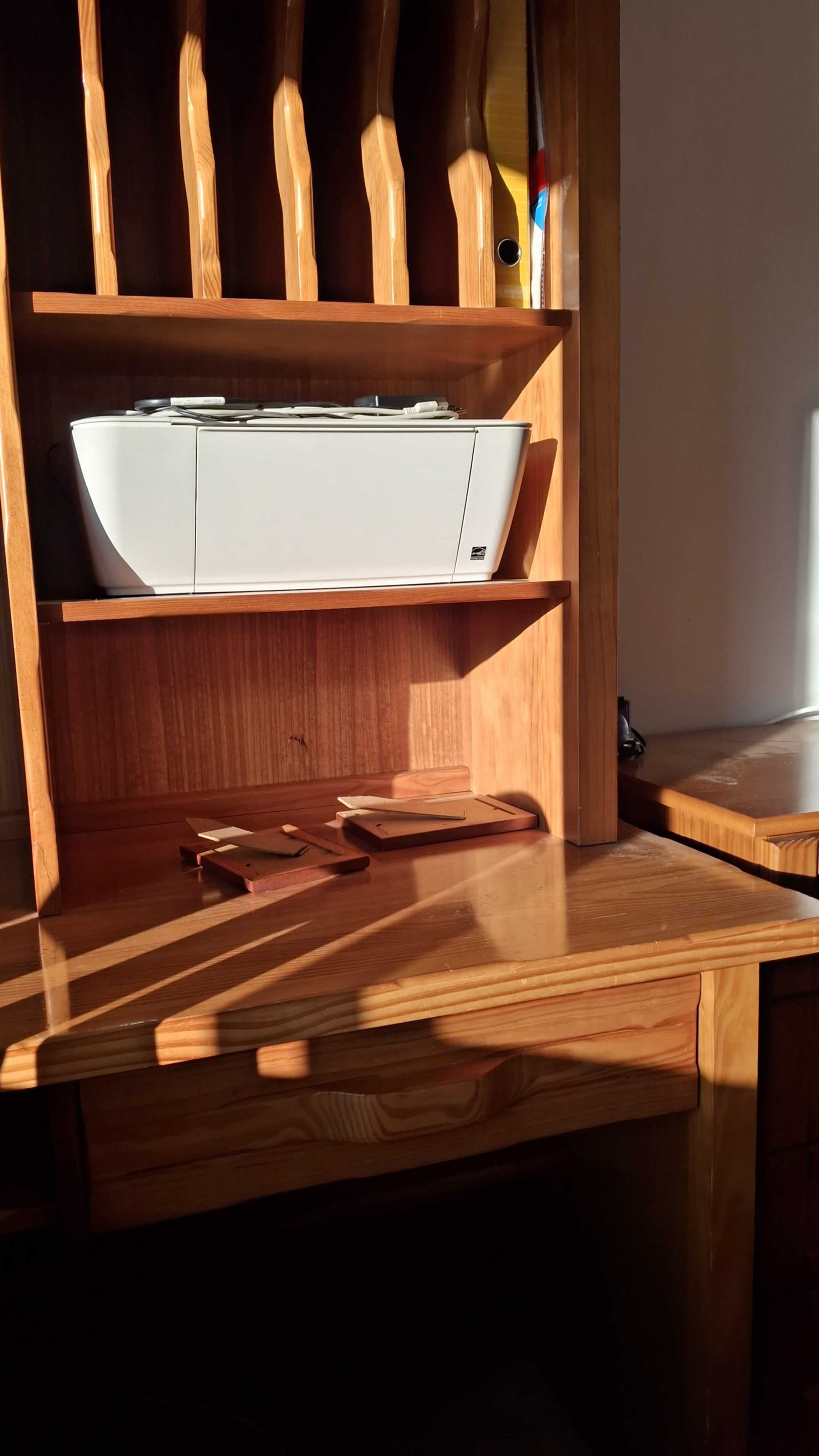 Aluga-se quarto com acesso à cozinha