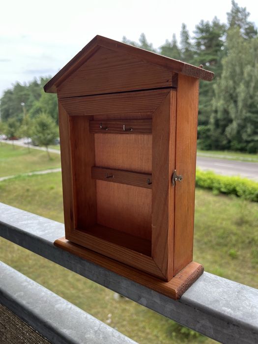 Wieszak na klucze - domek