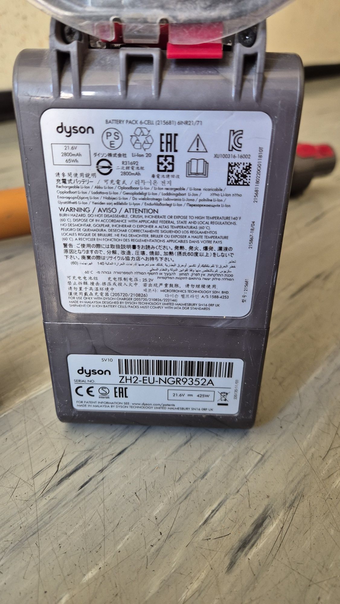 Dyson v8  odkurzacz