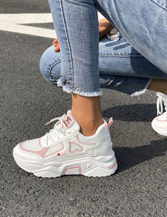 Кросівки Sneakers білі з рожевими вставками снікерси
