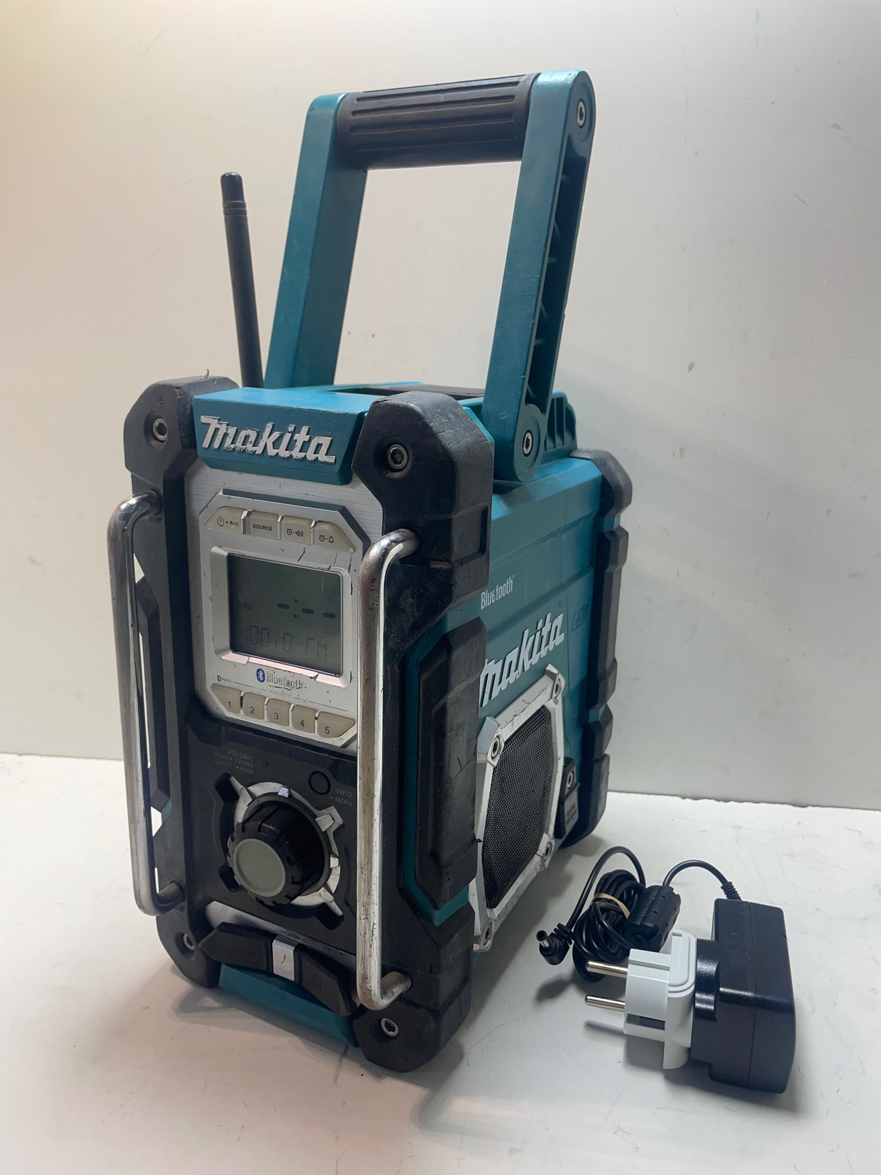 Makita DMR106/радіо Макіта 18в/220в