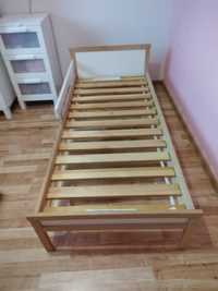 Łóżko dla dziecka z materacem