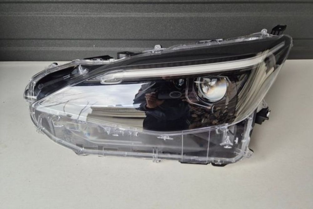 Farol esquerdo Toyota yaris cross 310