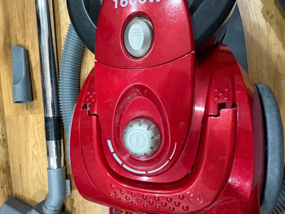 Продам пилосос Scarlett 1600W