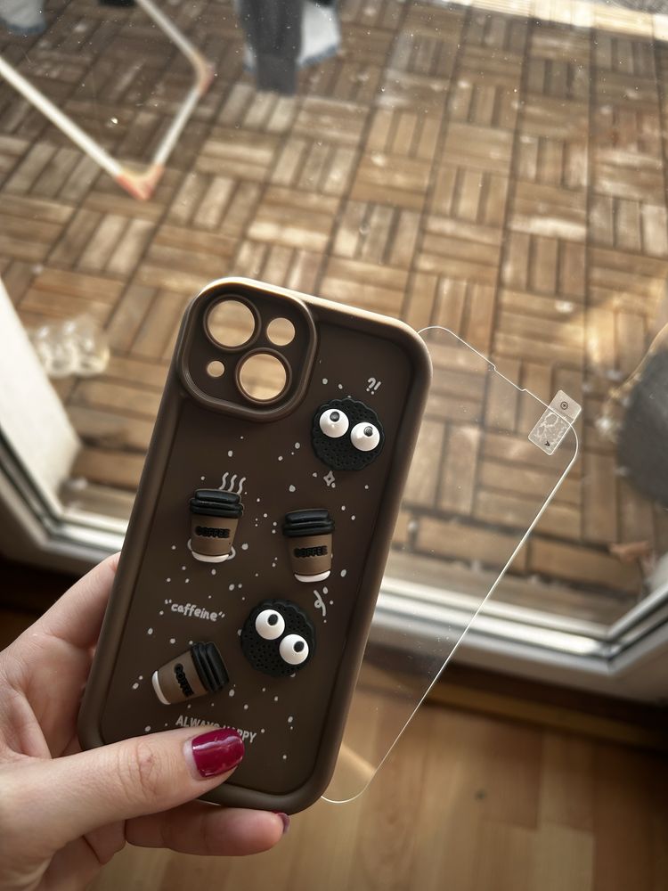 Etui na Iphone 13/14+ w prezencie dodaje szybke