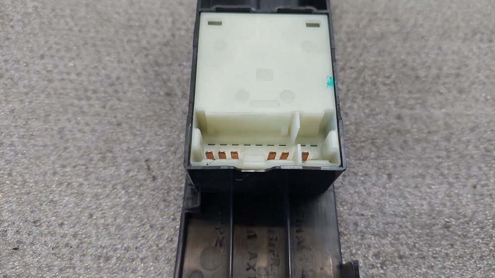 Comando / botão / interruptor vidros frente esquerdo NISSAN Micra III