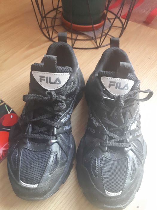 Vendo tênis da Fila pretos tam38