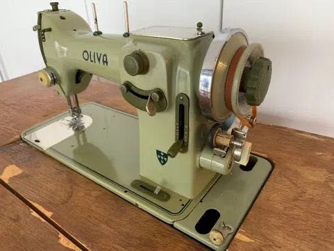 Máquina de costura Oliva CL50