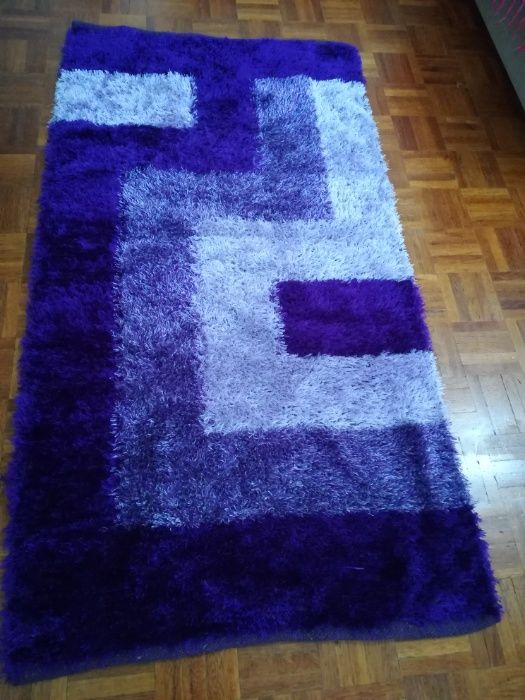 Tapete Roxo e Branco