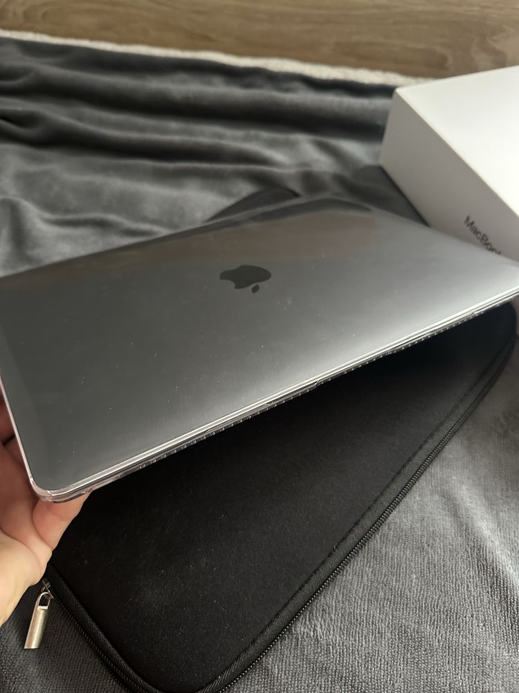 Macbook Air 13  kupiony 14.2.2025 w ispod za gotowke