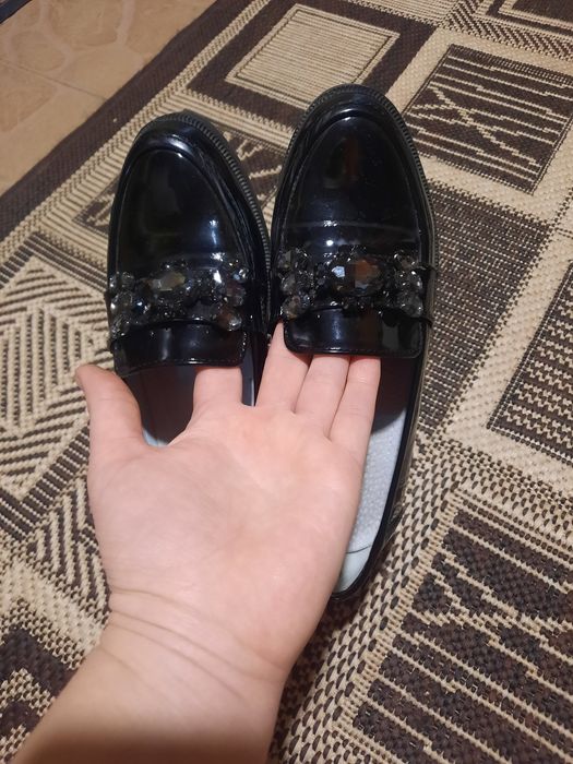 Туфлі лаковані на дівчинку.