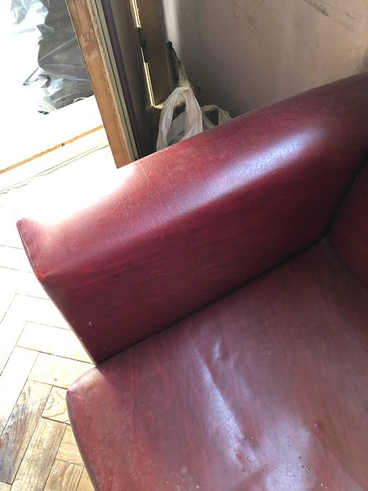 sofá vintage vermelho