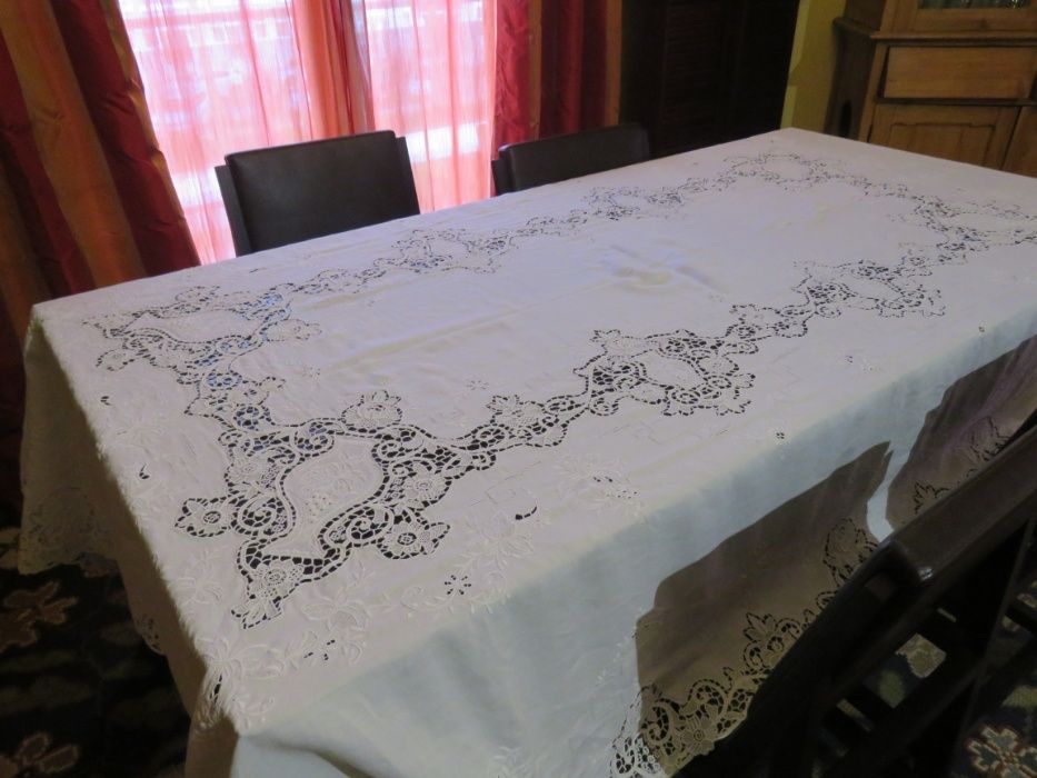 Toalha em linho, bordado da Madeira