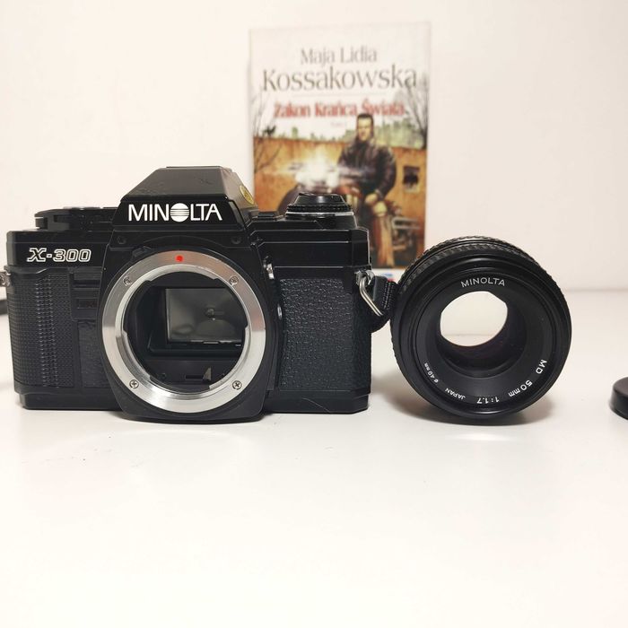 Lustrzanka analogowa Minolta X300 z Lens Minolta MD 50 mm 1:1,7 ŁADNA