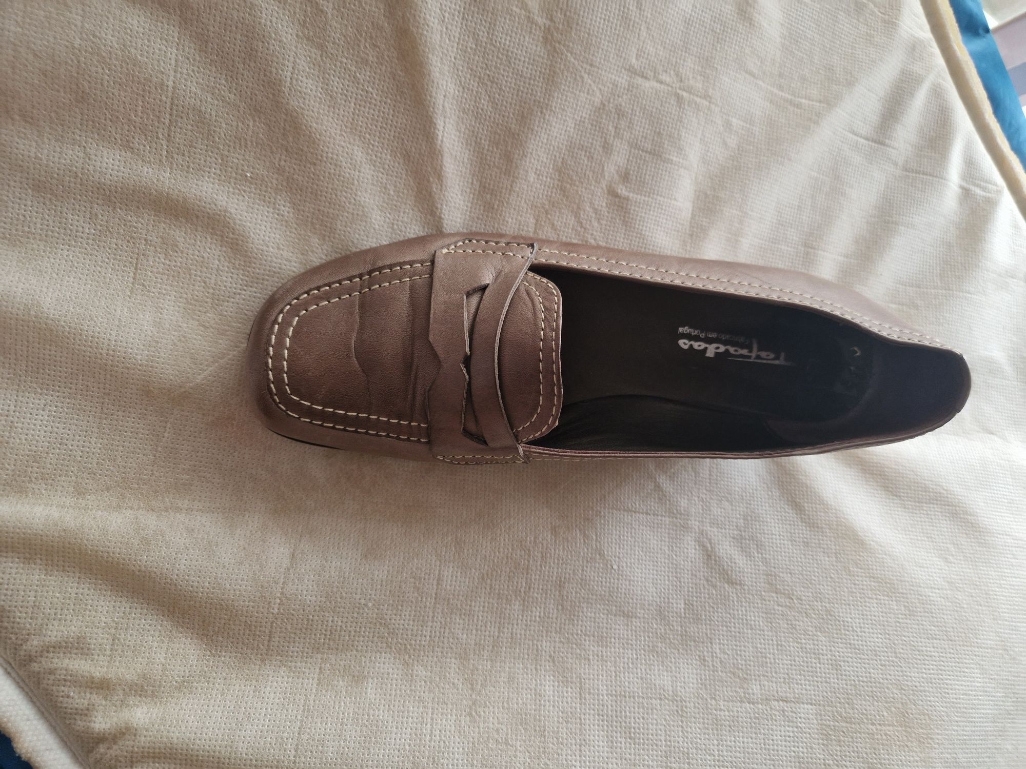 Sapatos em pele n. 38