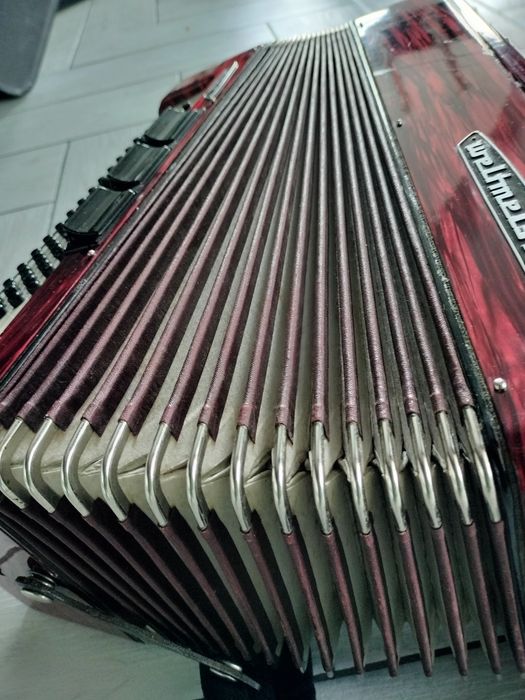 Akordeon Weltmeister 80 basów.