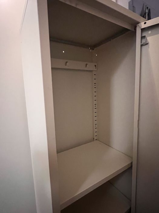 Armário IKEA metálico