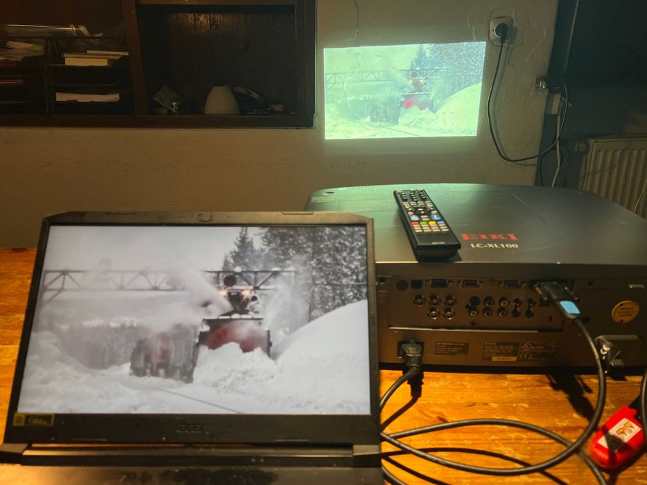 projektor EIKI LC-XL100 Jasność (ANSI)5000 ANSI lumenów