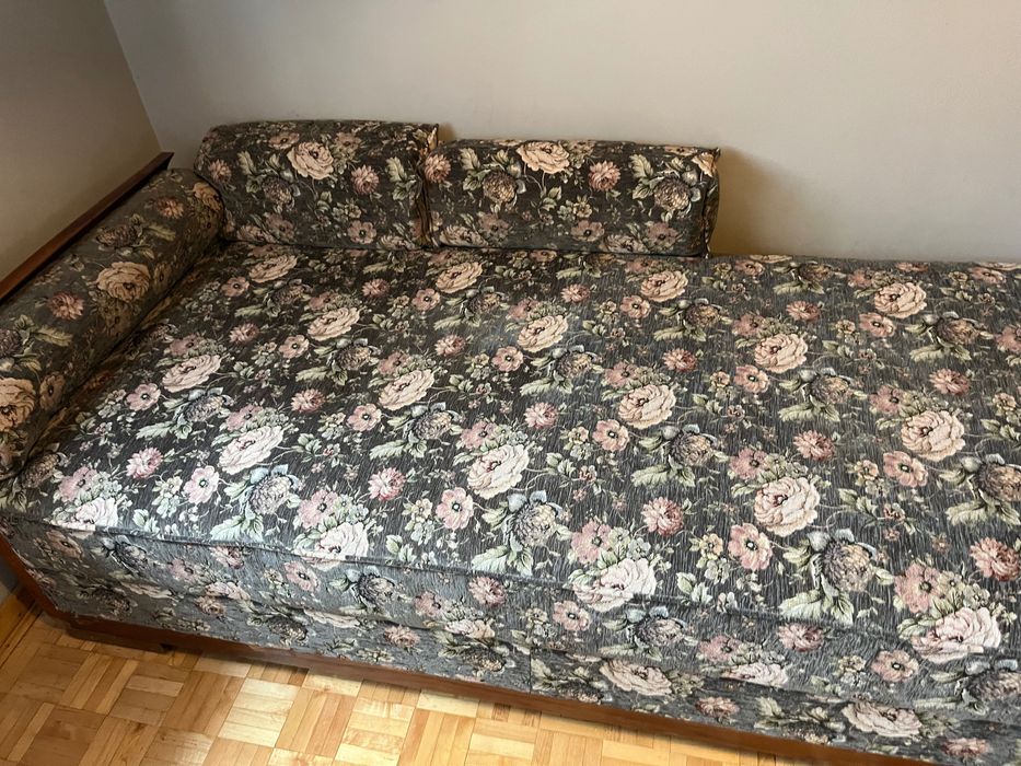 Stara sofa , tapczanik .