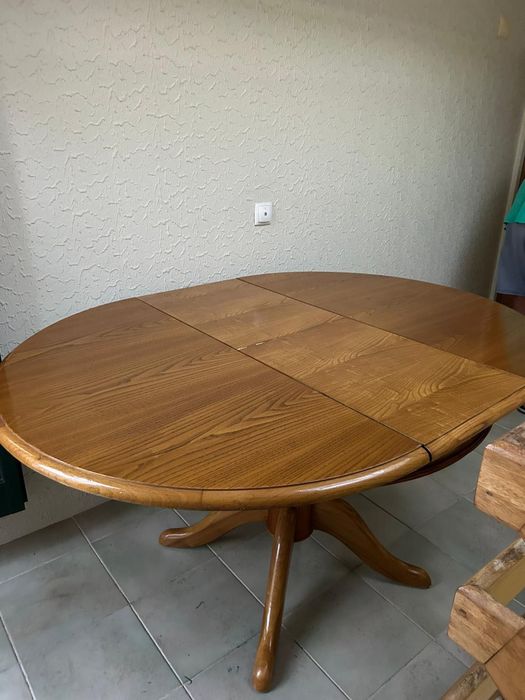 Mesa de cerejeira em ótimo estado