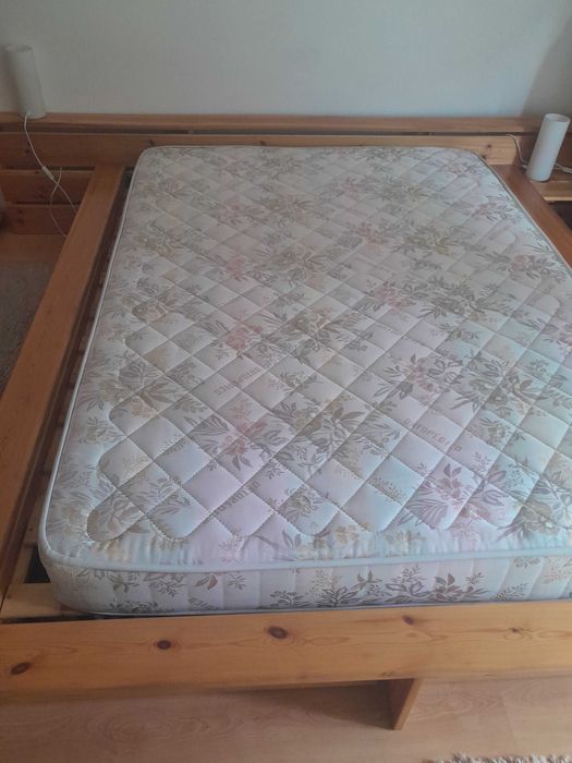 Cama colchao ortopédico e alguns acessórios