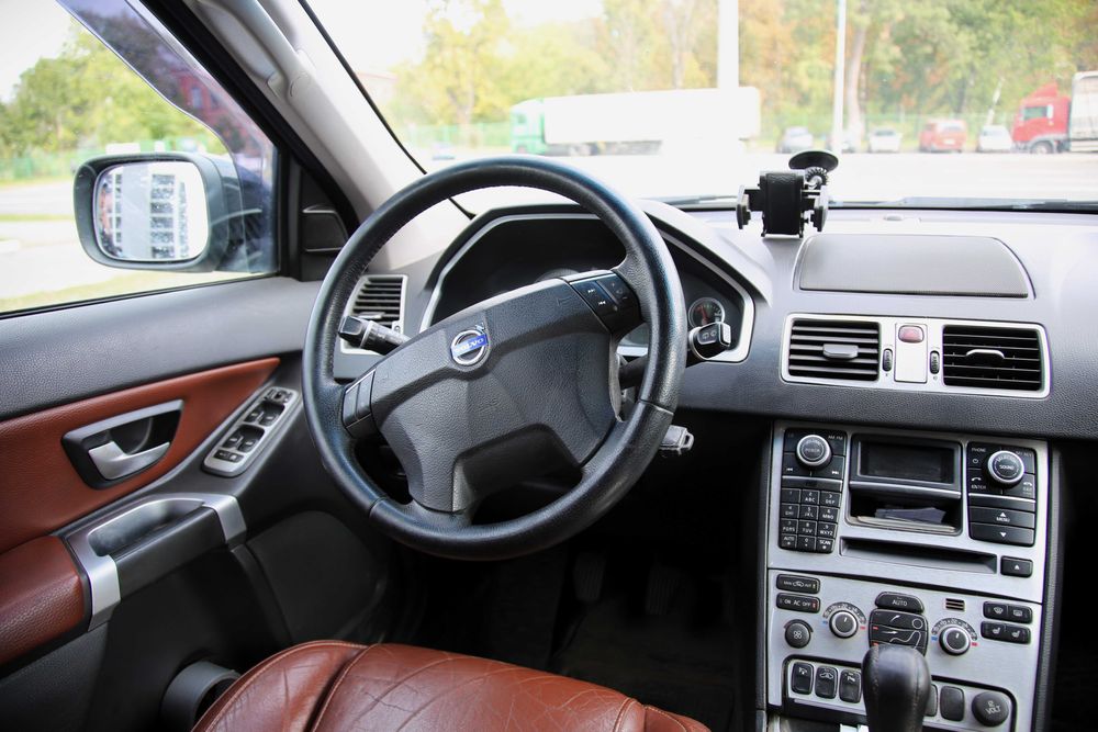 Продам Volvo XC90