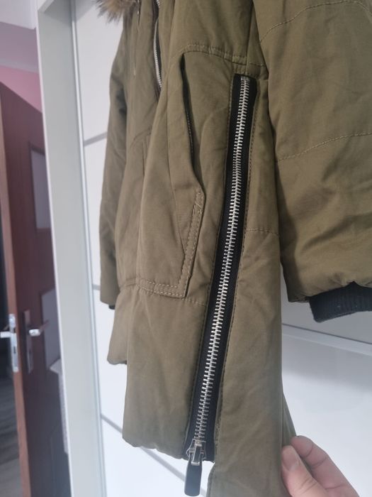 Kurtka parka Stradivarius z kożuszkiem kaptur khaki długa Stradivarius