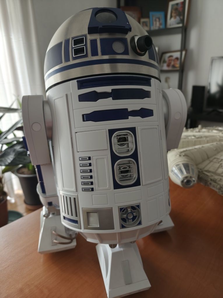R2-D2 e Millennium Falcón planeta de Agostini