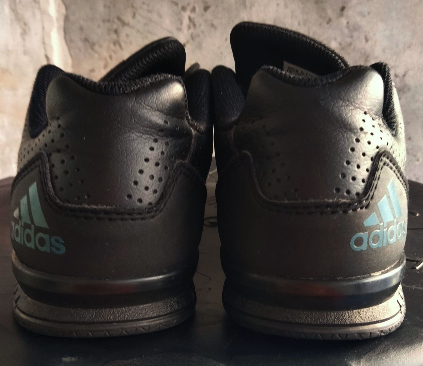 Продам кросівки Adidas