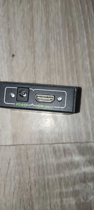 Маршрутизатор Teltonika RUT240 и цифровой HDMI-разветвитель Energenie