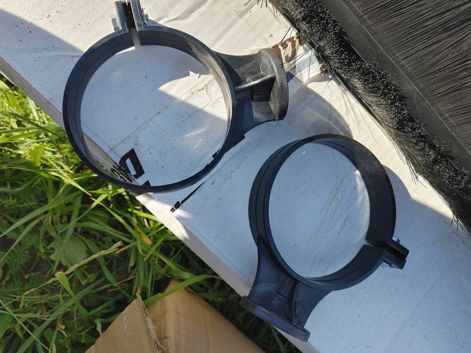 Wieszaki i inne do rynien czarne