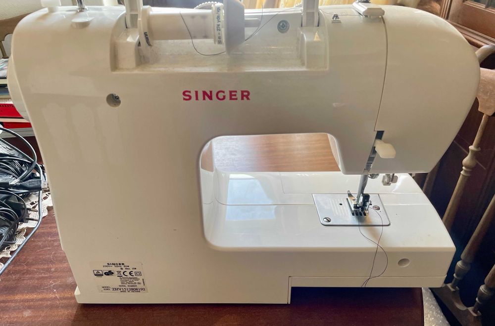 Máquina de Costura Singer New Tradition 2282