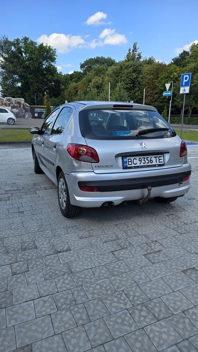 Автомобіль Peugeot 206+