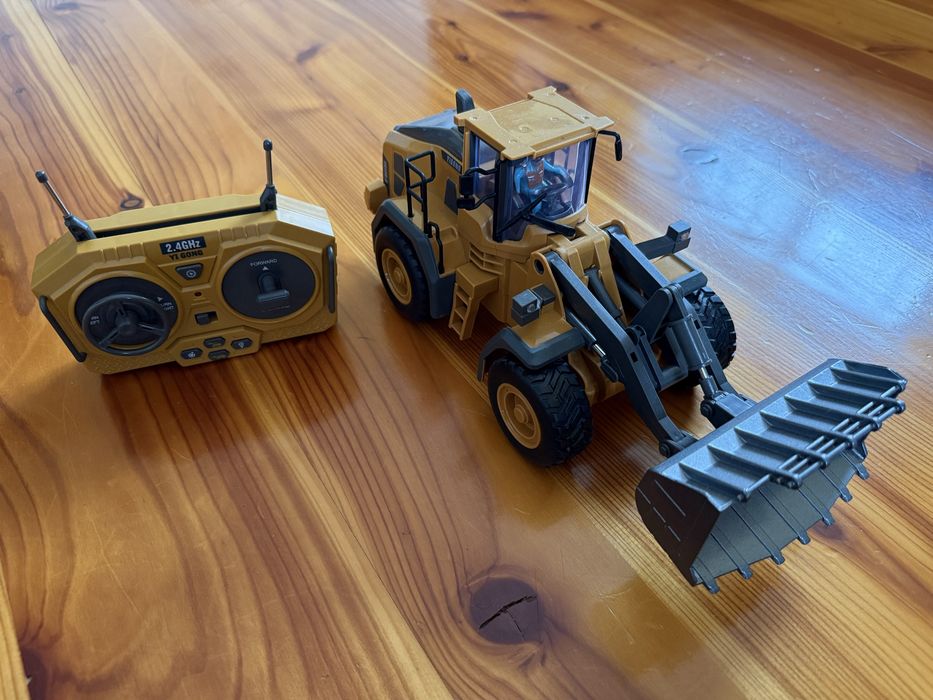 Zestaw 4 zdalnie sterowanych pojazdów budowlanych, nowe