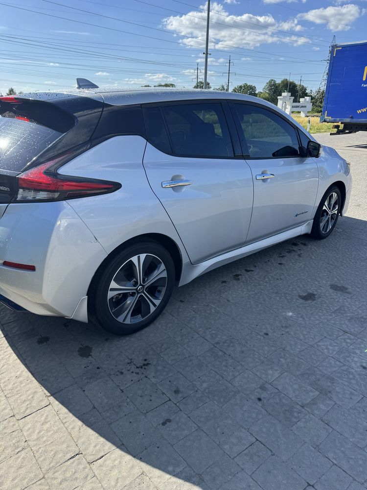 Продам Nissan leaf