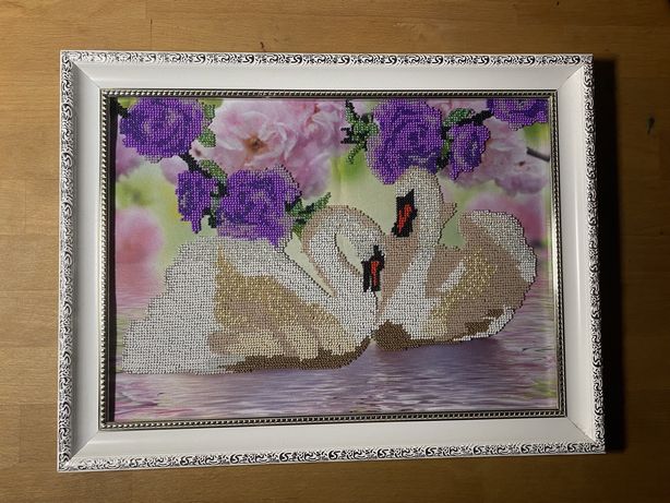 Картина з бісера "Лебединне кохання"