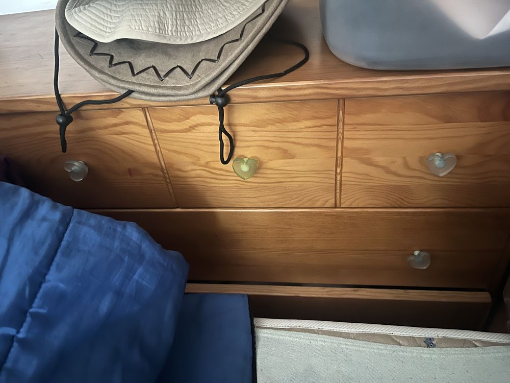 Cama solteiro com mesa cabeceira , comoda e secretaria madeira macica