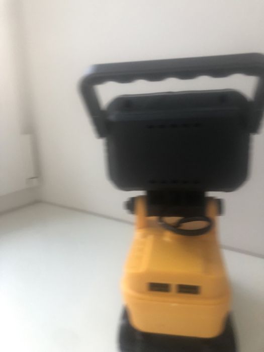 Акумуляторний ліхтар dewalt/milwukee /makita.